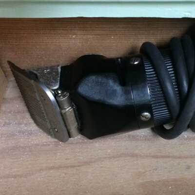 Oster Electric clipper with back plastic grip, corc, and plug, after 1939
