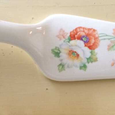 Neptune Palace Theatre give-away China Pie Server, 1930s