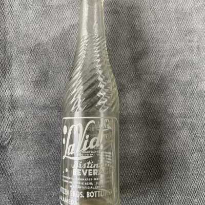 Bottle from LaVida Bottling Co., made by Othzenn Bros., c. 1950s