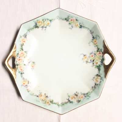 Peerless Cake plate of the Powell family, c. 1918-1920