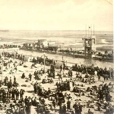 Postcard depicting Beach scene and enclosed pool, Neptune Beach, c. 1917