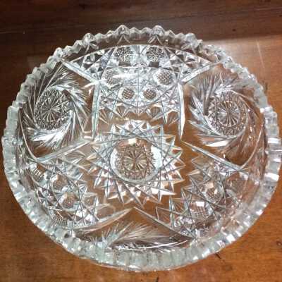 Circular brilliant cut glass dish with scalloped rim, early 1900s