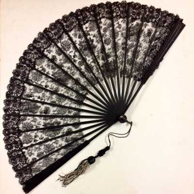 Black Chantilly lace Evening fan with black-and-white tassel, 1890s-1900s