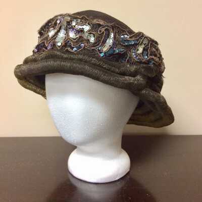 Horsehair dress hat with sequins of Elizabeth Thomas, late 1920s or 1930