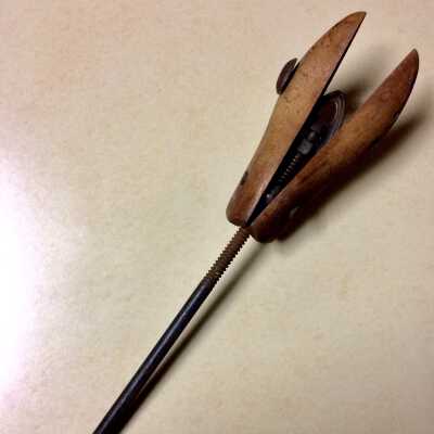 Ladies' shoe stretcher of the George-Knox family, early 1900s