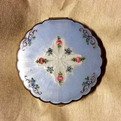 Compact with blue enameling and flowers of Ethel Ekberg, c. 1930s