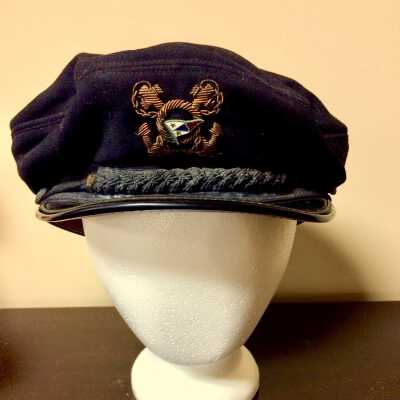 Black woolen yachtsman's cap of Lester Stone