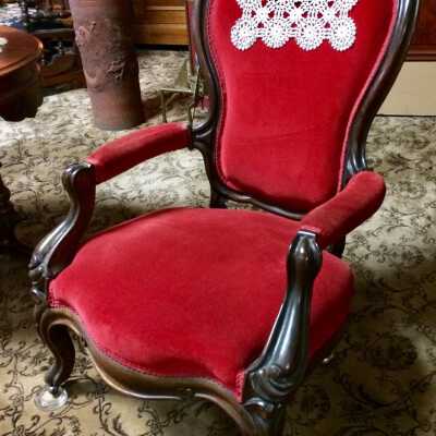 Walnut gentleman's chair in red velvet of the McDonell family, c. 1860s