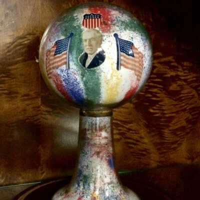 Glass patriotic ornament of the Carvalho family, 1918