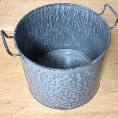Graniteware doublehandled pot in grey and white enamel, before 1920