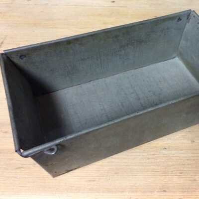 Bread pan with collapsible sides, 1922