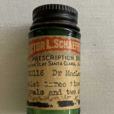 Medicine bottle Victor L. Schaefer Drug store, dr. MacLean, c. 1930s