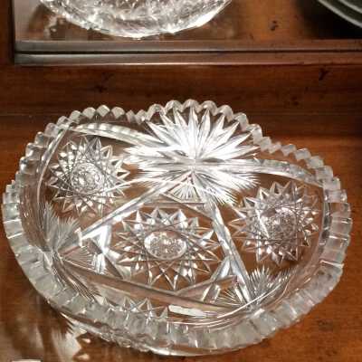 Circular art glass dish with pinwheel design, early 1900s