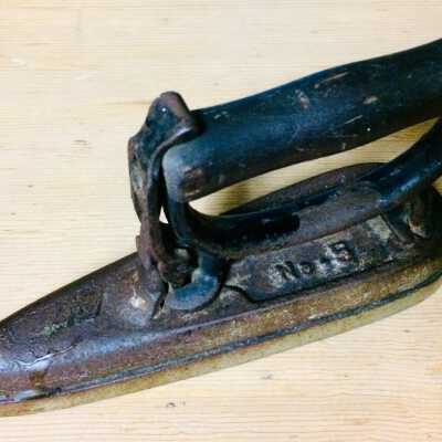 Sensible No. 5 sad-iron with detachable handle, earh 1900s