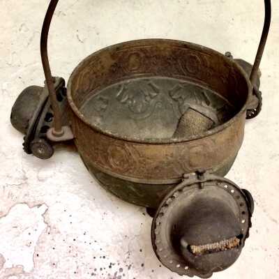 Hanging kerosene lamp, late 19th century