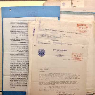 Folder with City documents pertaining to railroads, 1922-1932