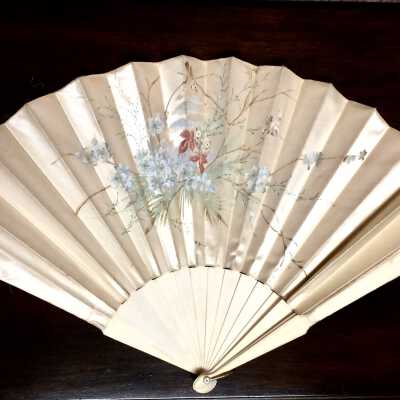 Handpainted White Silk Ball Fan with ivory handle of Lura Smith, late 19th century