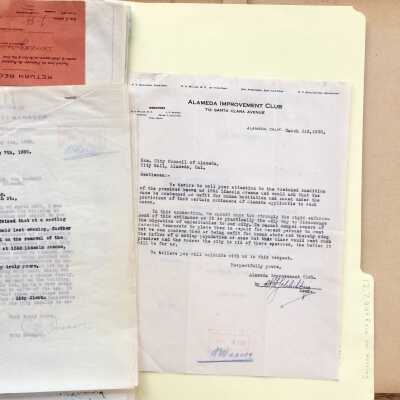 Folders with documents about dilapidated building claims, 1928-1932