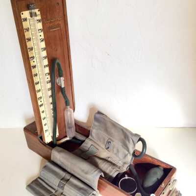 Dr. Miles' Super Sphyg Baumanometer, c. 1923-1929