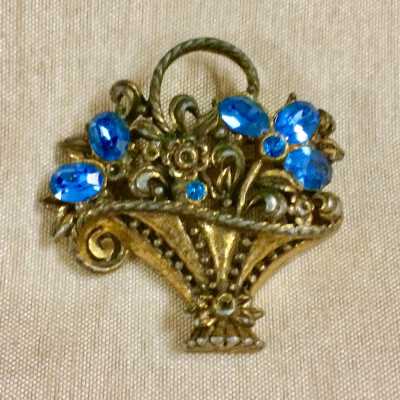 Brooch depicting a basket with flowers, c. 1940s