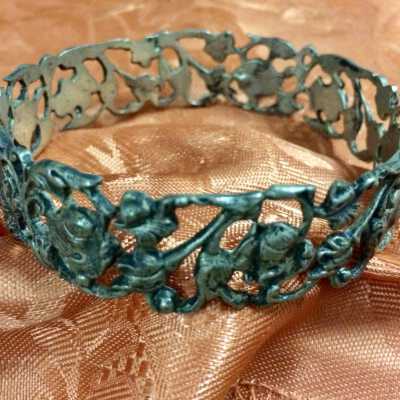 Silver hoop bracelet of one of the Meyers sisters, before 1980