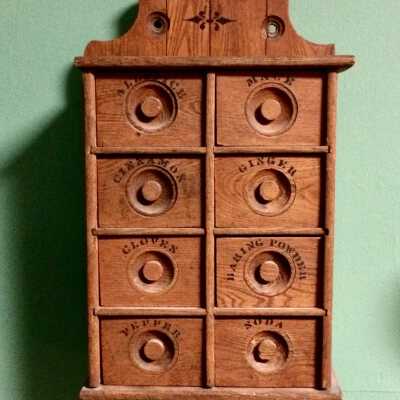 Hanging spice cabinet from the Philipps family, c. 1890s