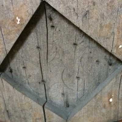 Marks: Circular marks showing carving process