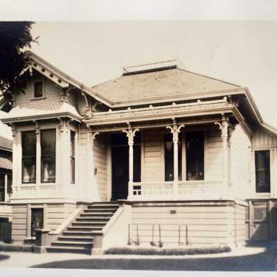 Photo postcard of a Victorian cottage (demolisthed), c. early 1900s