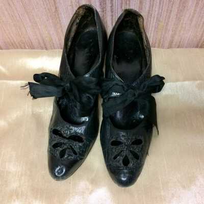 Black leather shoes with openwork toes with jet beads and black silk ribbons, c. 1908-1910