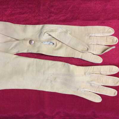 Ecru Kid gloves with a pearl button at wrist, late 1890s-early 1900s