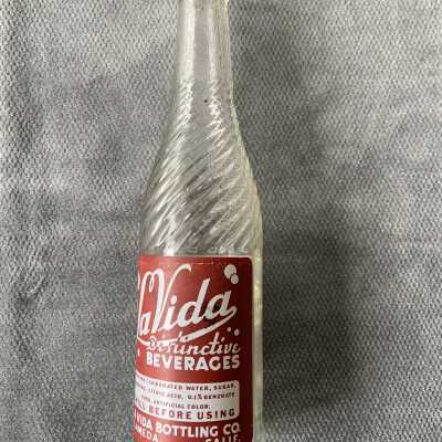 LaVida Bottling Co. bottle from Otzen Bros., c. 1950s