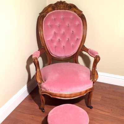 Balloon-back chair and footstool upholstered in pink velvet, c.