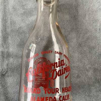 Quart milk bottle of the California Dairies, after 1939