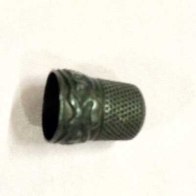 Thimble with honeycomb patterned dome and lilies-of-the-valley, c. 1900