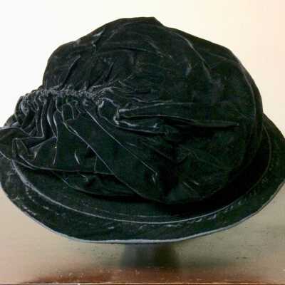 Black cotton velvet Pseudo Gainsborough style hat, 1906-1910