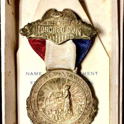 WWI Honored Son medal issued by City, in box, 1919