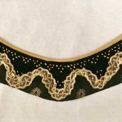 Collar of embroidered silk ecru lace and black velvet, early 1900