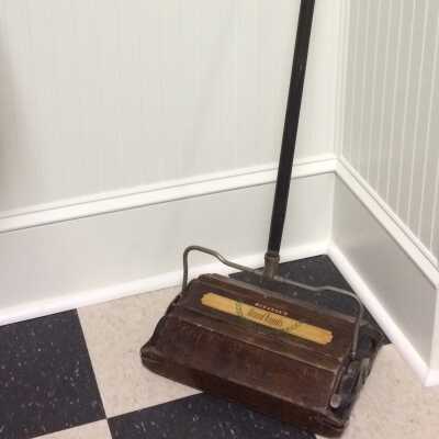 Bissell's wooden box-like carpet sweeper, c. 1930s