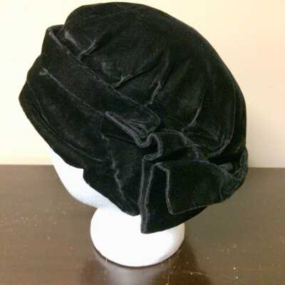 Black velvet turban hat with bow in rear, early 1920s