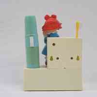 Raggedy Ann Battery Toothbrush Radio - Image 2
