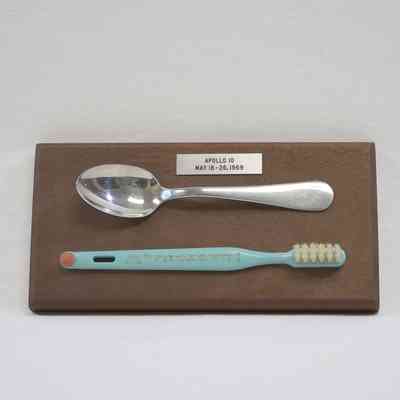 Apollo X Toothbrush and Spoon