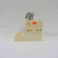 2004.68.1b Pound Puppies Batter Toothbrush Stand Untagged Back.jpg