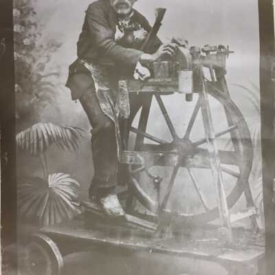Corunes I., El Afilador