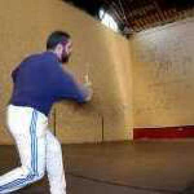 Anduiza Fronton: Edu Sarria Playing Pala
