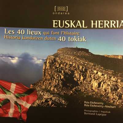 Euskal Herria : les 40 lieux qui font l'histoire = historia kondatzen duten 40 tokiak