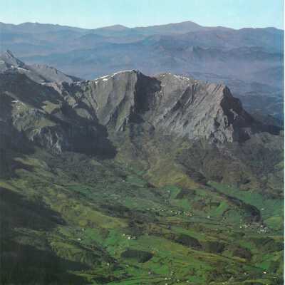 Mendiak: montes de Euskalerria naturaleza y huella humana