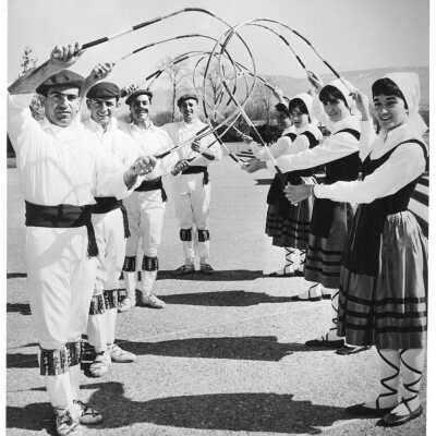Oinkari Basque Dancers