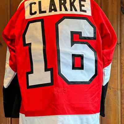 Bobby Clarke Flyers #16 jersey