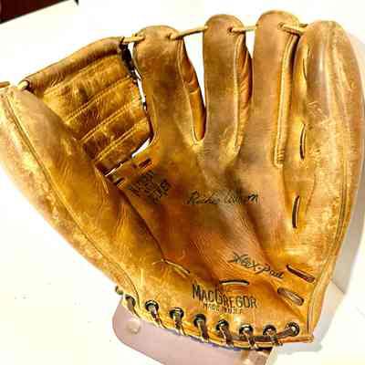 Richie Allen model MacGregor baseball glove