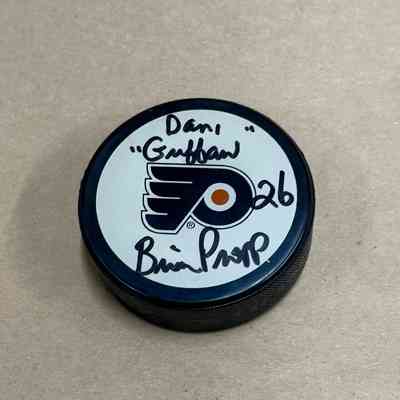 Flyers hockey puck signed by Brian Propp